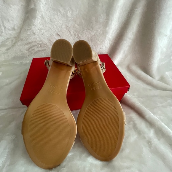 New Tan Chunk Heel Sandal Women’s Size 10 - Picture 5 of 11